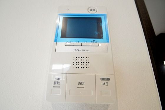 �y�Z�L�����e�B�z�@