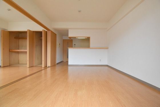 �y�����E���r���O�z�@