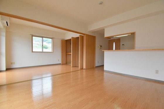 �y�����E���r���O�z�@