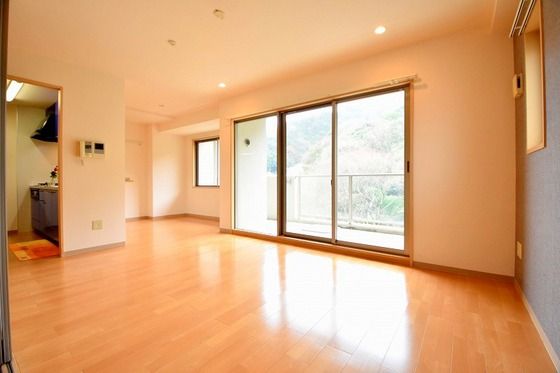 �y�����E���r���O�z�@