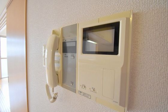 �y�Z�L�����e�B�z�@