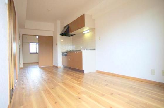 �y�����E���r���O�z�@