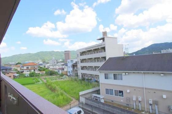 �y���]�z�@