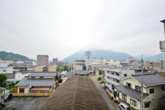 �y���]�z�@