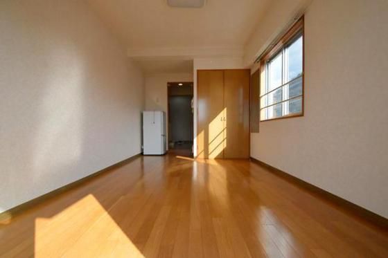 �y�����E���r���O�z�@