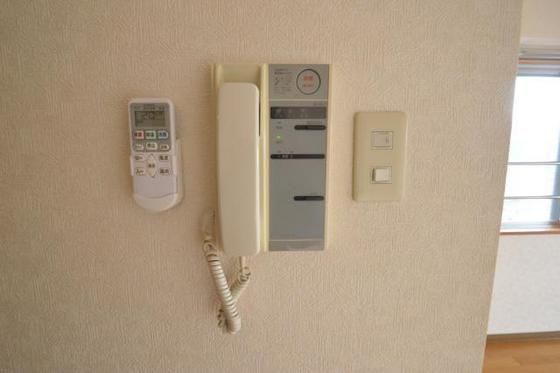 �y�Z�L�����e�B�z�@