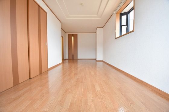 �y�����E���r���O�z�@