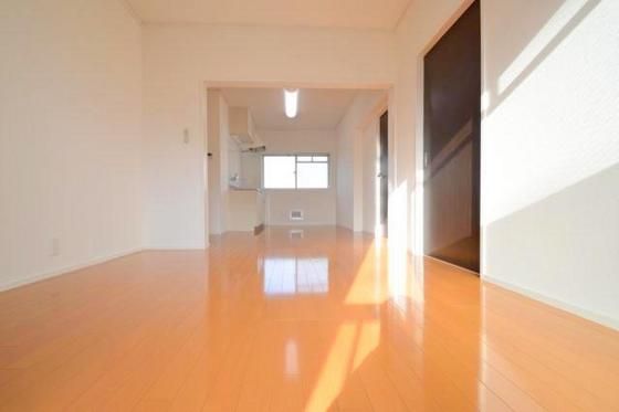 �y�����E���r���O�z�@