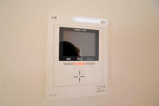 �y�Z�L�����e�B�z�@TV�h�A�z��