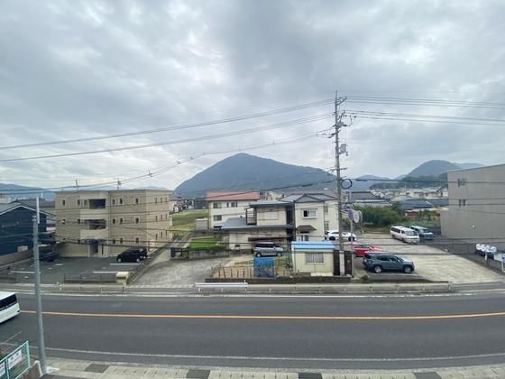 �y���]�z�@