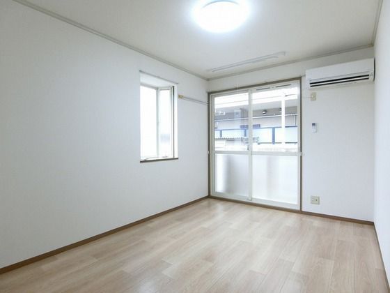 �y�����E���r���O�z�@