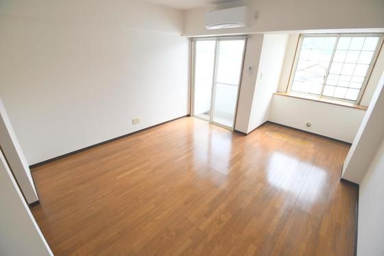 �y�����E���r���O�z�@