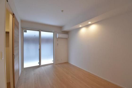 �y�����E���r���O�z�@