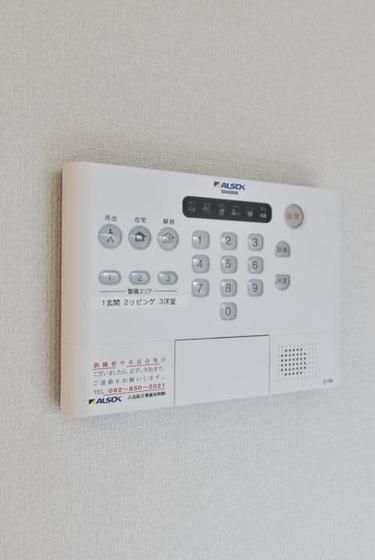 �y�Z�L�����e�B�z�@