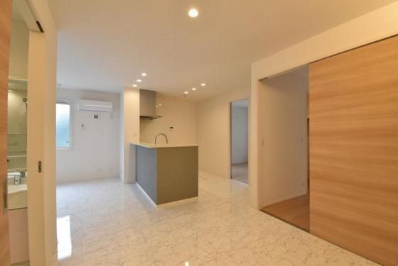 �y�����E���r���O�z�@