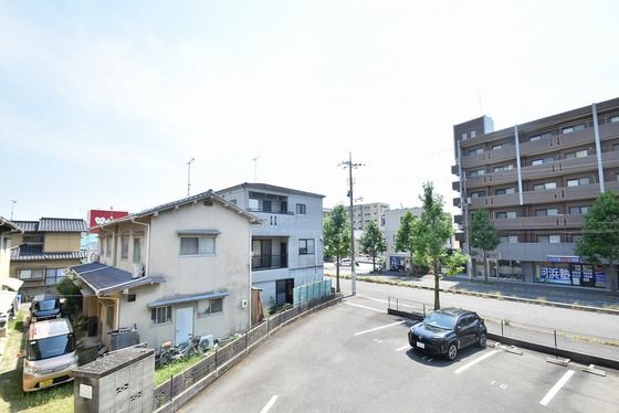 �y���]�z�@