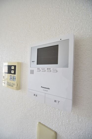 �y�Z�L�����e�B�z�@