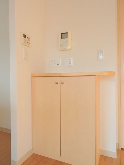 �y�Z�L�����e�B�z�@