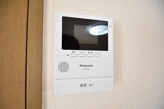 �y�Z�L�����e�B�z�@