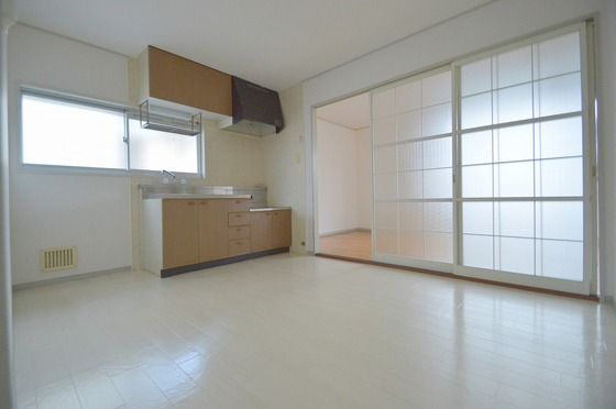 �y�����E���r���O�z�@