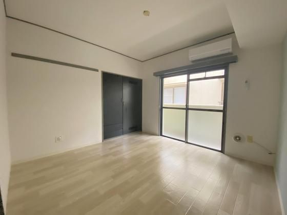 �y�����E���r���O�z�@