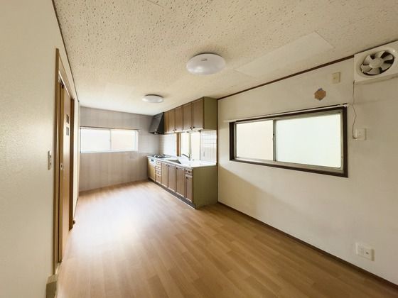 �y�����E���r���O�z�@