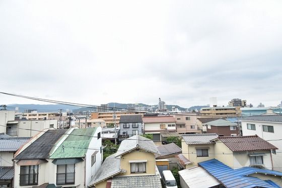 �y���]�z�@