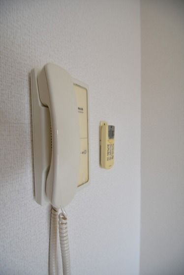 �y�Z�L�����e�B�z�@