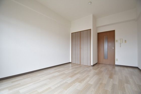 �y�����E���r���O�z�@