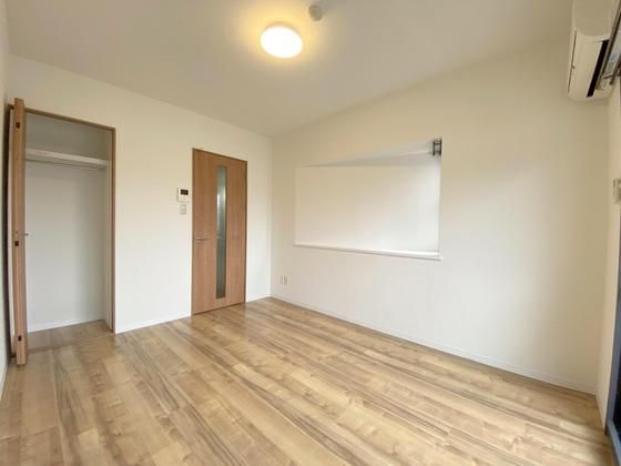 �y�����E���r���O�z�@