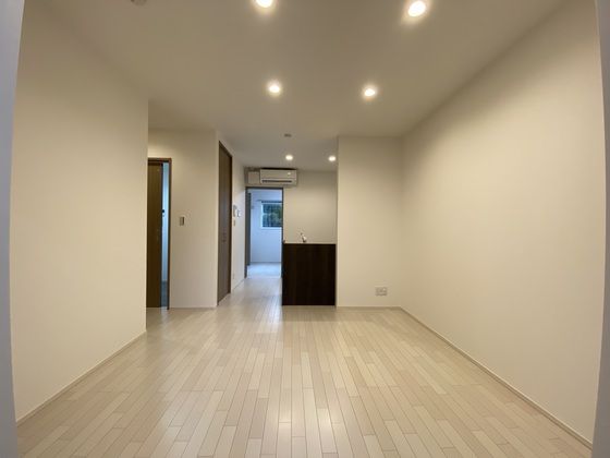 �y�����E���r���O�z�@