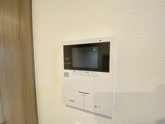 �y�Z�L�����e�B�z�@