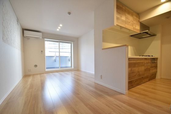 �y�����E���r���O�z�@