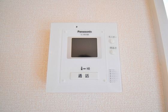 �y�Z�L�����e�B�z�@