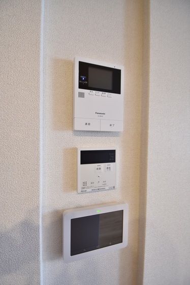 �y�Z�L�����e�B�z�@