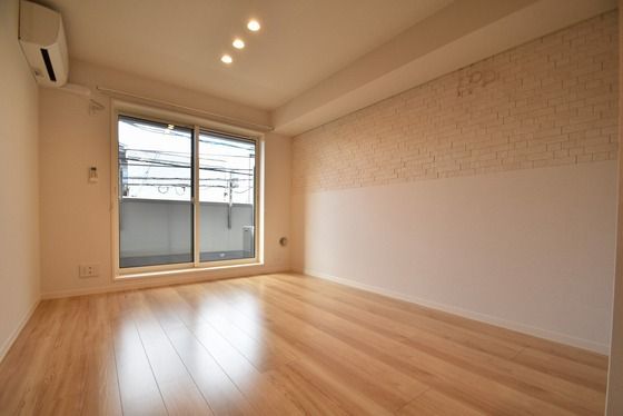 �y�����E���r���O�z�@