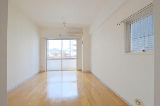 �y�����E���r���O�z�@