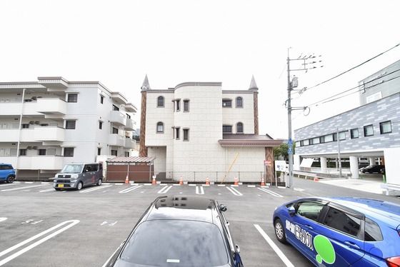 �y���]�z�@