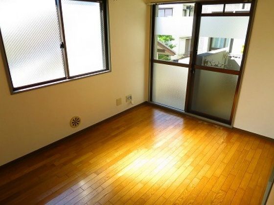 �y�����E���r���O�z�@