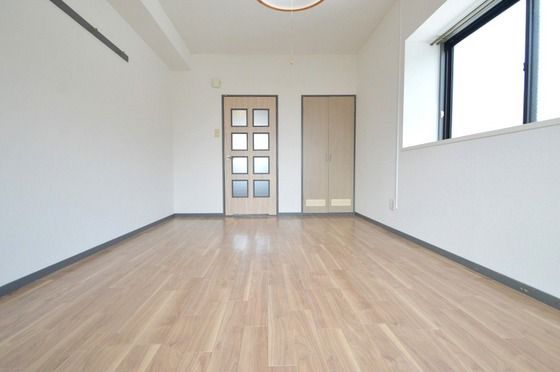 �y�����E���r���O�z�@�o���t���̖��邢�m��8.3����