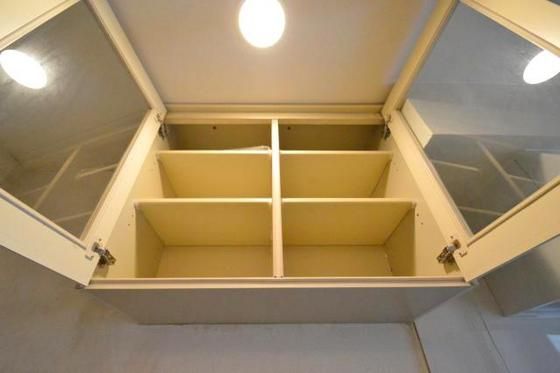 �y���[�z�@�L�b�`���㕔�Ɏ��[������A�H���������܂���