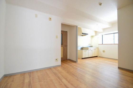 �y�����E���r���O�z�@