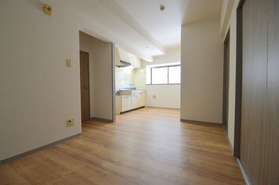 �y�����E���r���O�z�@