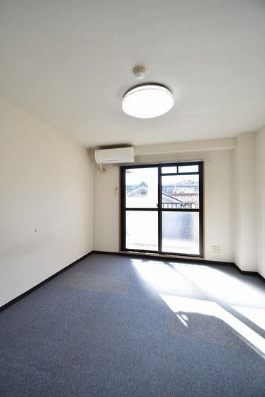 �y�����E���r���O�z�@