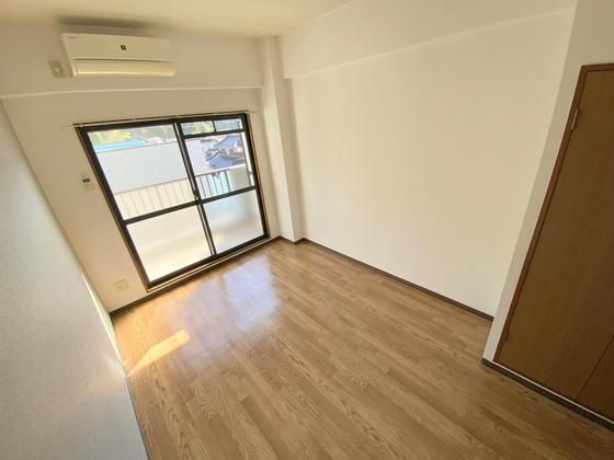 �y�����E���r���O�z�@