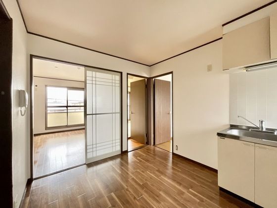 �y�����E���r���O�z�@