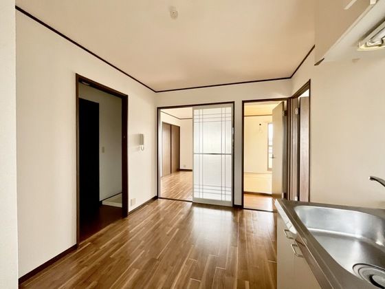 �y�����E���r���O�z�@