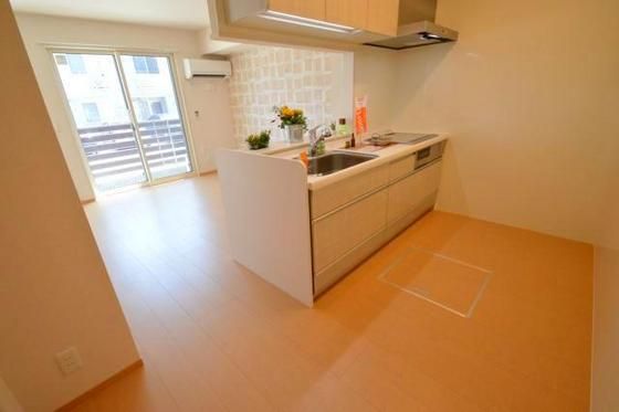 �y�����E���r���O�z�@