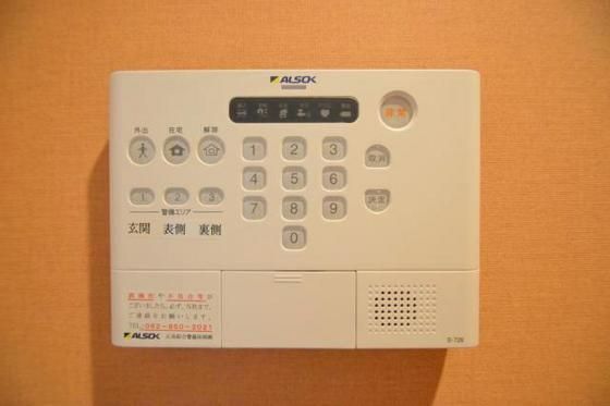 �y�Z�L�����e�B�z�@