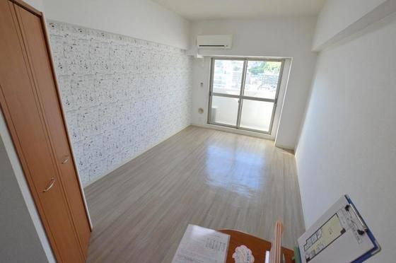 �y�����E���r���O�z�@